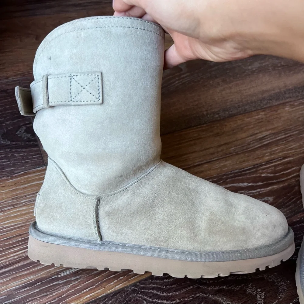 UGG Australia Women's REMORA BUCKLE BOOTS Ash Gray Size 6 - Picture 4 of 11
